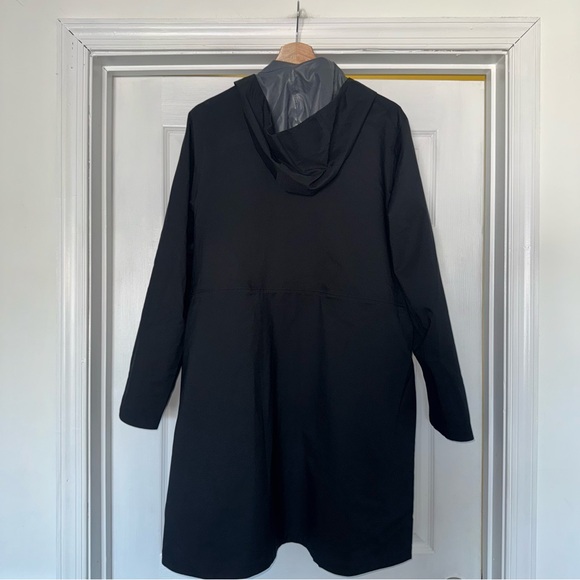 Uniqlo Black Hooded Wind Rain Jacket Coat Large raincoat weather proof - Picture 6 of 6